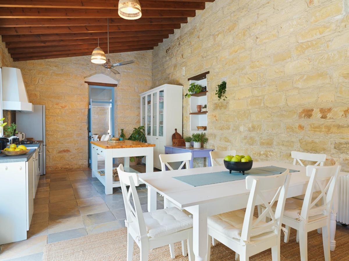 Villa Avgoustis Pachna 외부 사진