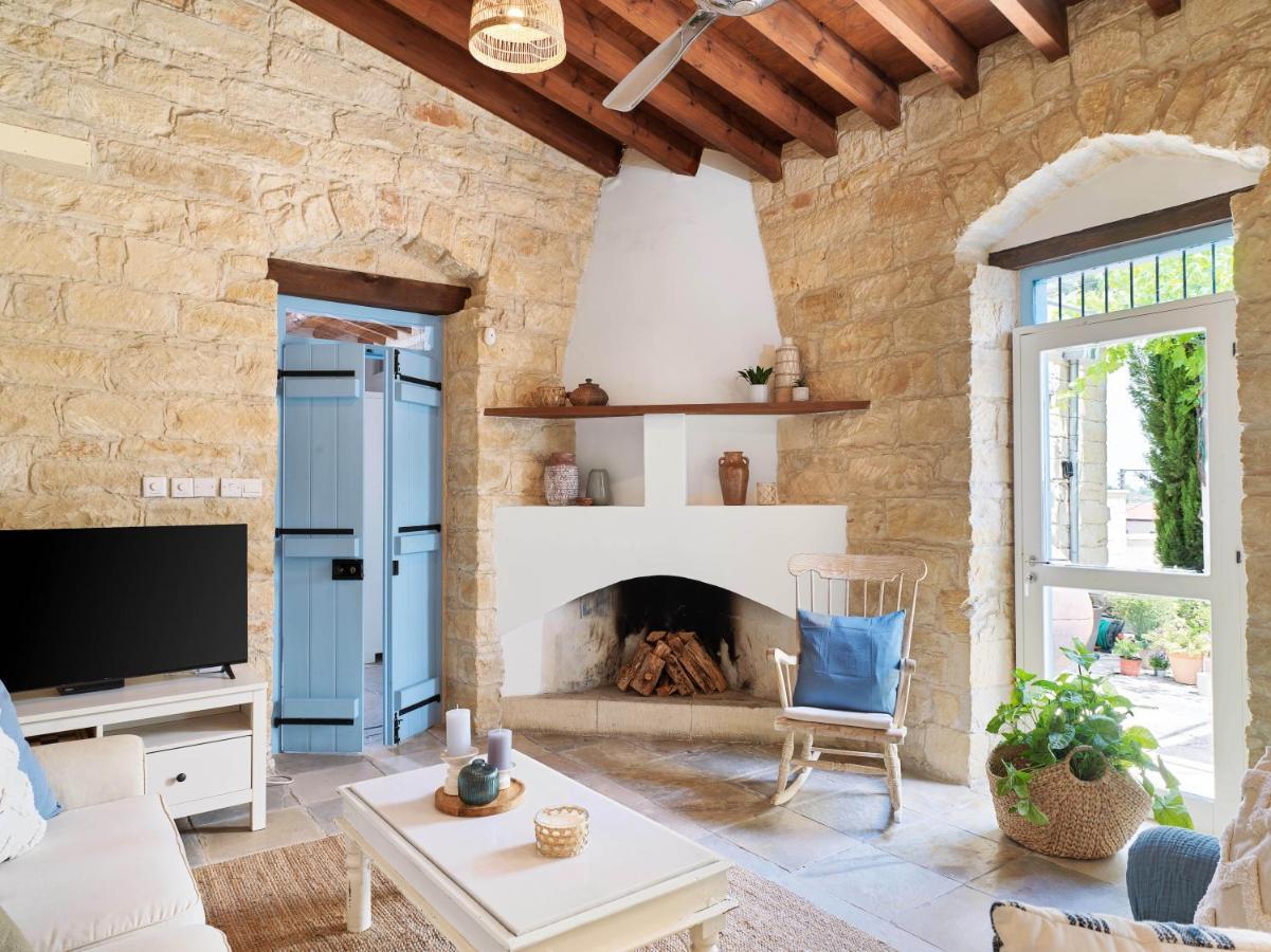 Villa Avgoustis Pachna 외부 사진