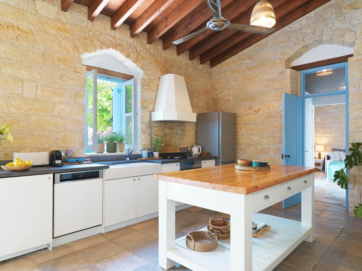 Villa Avgoustis Pachna 외부 사진